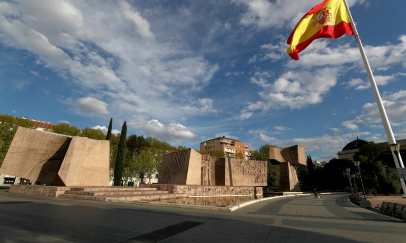 2020-04-05t000000z_1142796738_rc2hyf94zbx2_rtrmadp_3_health-coronavirus-spain-e1629039676705