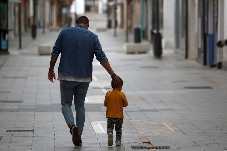 2020-04-26t203748z_1692480932_rc2kcg989v4i_rtrmadp_3_health-coronavirus-spain-children