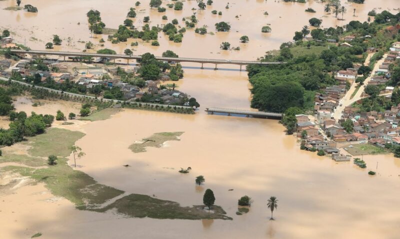 2021-12-13t115302z_1171213977_rc20dr9fdykc_rtrmadp_3_brazil-floods-e1643141201143