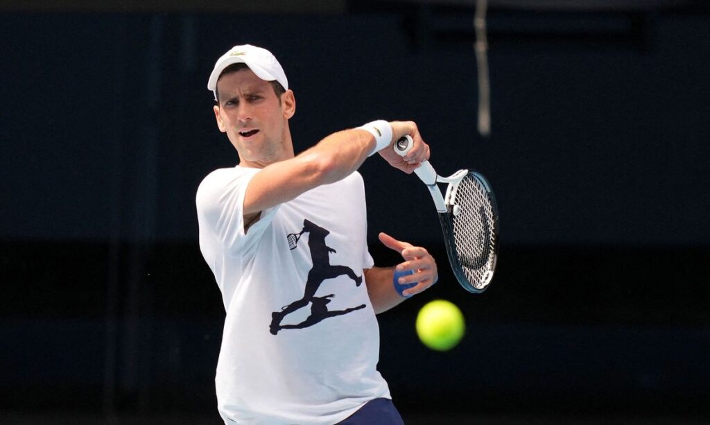 2022-01-11t135900z_1_lynxmpei0a0l0_rtroptp_4_tenis-australia-djokovic-deportacao