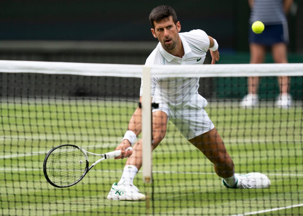 Djokovic supera Kokkinakis e avança para terceira rodada em Wimbledon