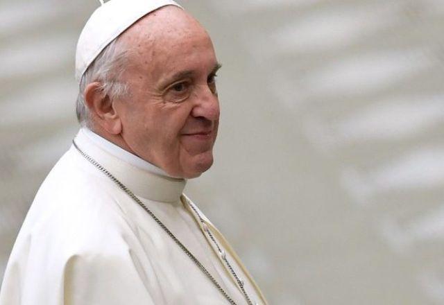 228991 Vaticano diz que Papa Francisco vai passar por cirurgia de emergência