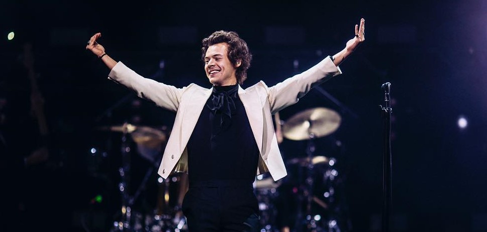 34143698_1172473449561266_743708286343184384_n roubo-van-produtos-harry-styles
