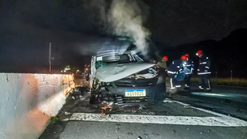 acidente-br-277-carro-capota