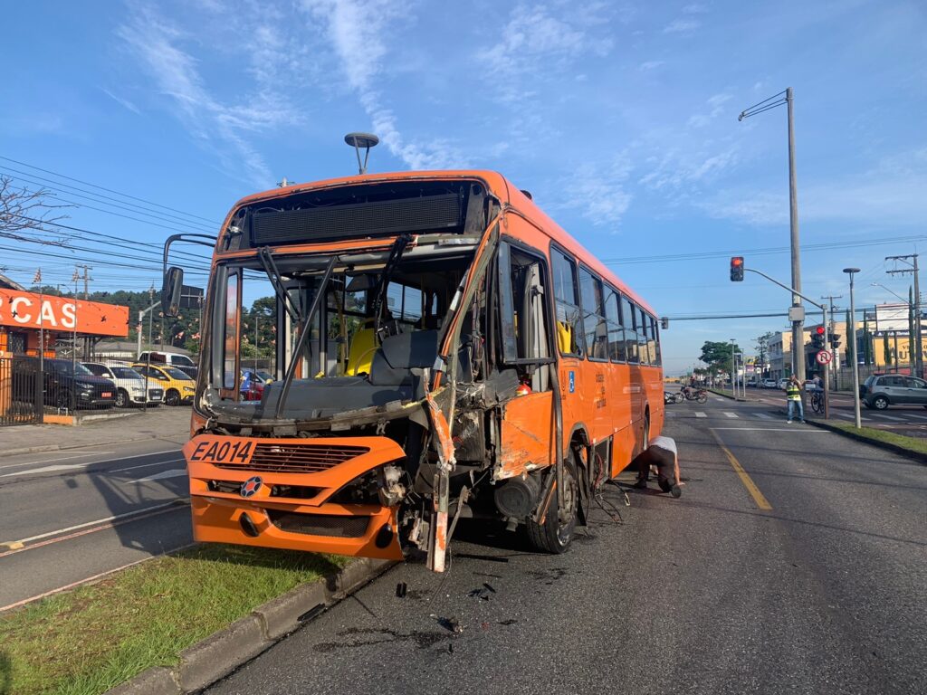 ACIDENTE-DOIS-ONIBUS ACIDENTE-DOIS-ONIBUS