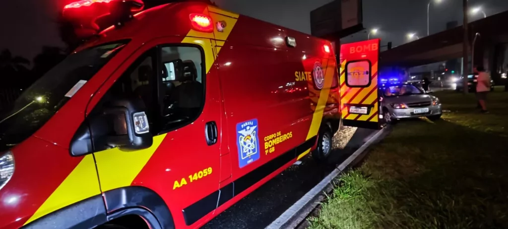 ACIDENTE-LINHA-VERDE-DOIS-CARROS