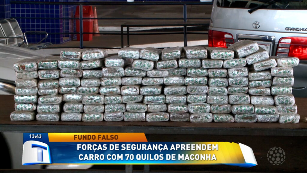 Agentes-da-receita-federal-e-forca-nacional-apreendem-carro-carregado-drogas Agentes-da-receita-federal-e-forca-nacional-apreendem-carro-carregado-drogas