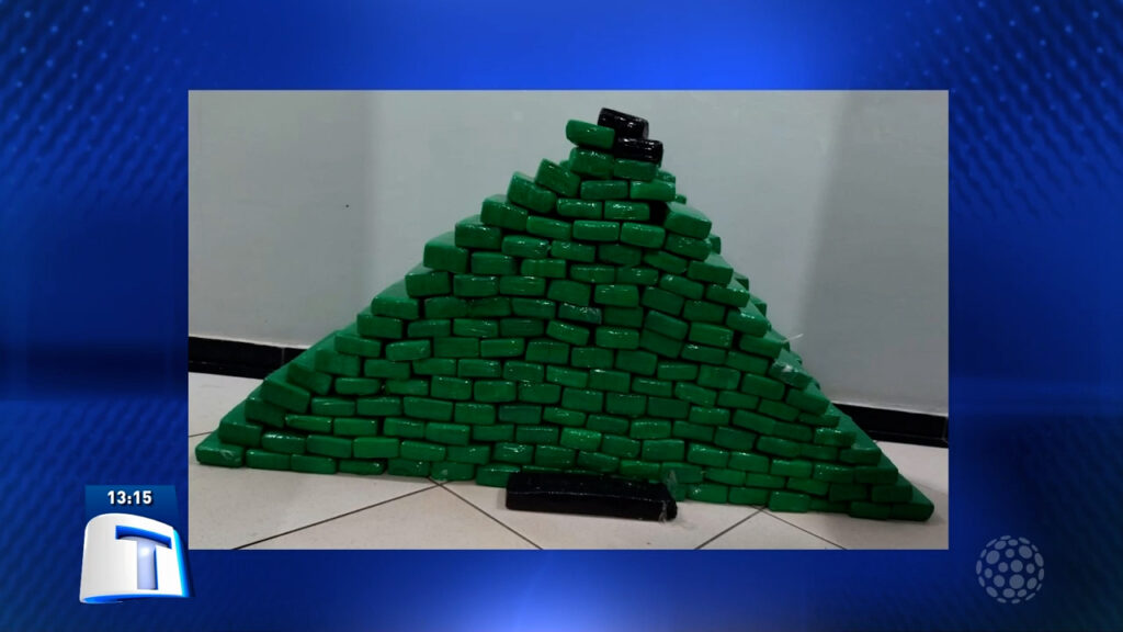 Apos-denuncia-equipe-da-ROTAM-apreende-193-quilos-de-maconha-