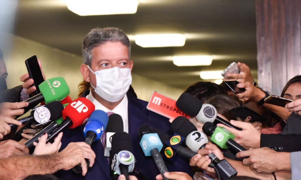 Apos-prisao-de-Silveira-Legislativo-quer-dar-palavra-final-sobre-cassacao-de-deputados