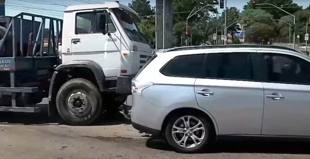 BATIDA-CARRO-CAMINHÃO-LINHA VERDE