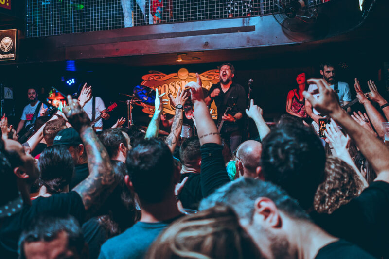 Bar-Crossroads-e-referencia-na-cena-rock-nroll-em-Curitiba-Cred-Renata-Kalkmann-e1648501238605