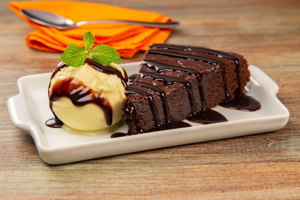Brownie-com-sorvete-e-calda-Acougue-Vegano-Creditos-Hilton-Souza-1-Easy-Resize.com_ Brownie-com-sorvete-e-calda-Acougue-Vegano-Creditos-Hilton-Souza-1-Easy-Resize.com_