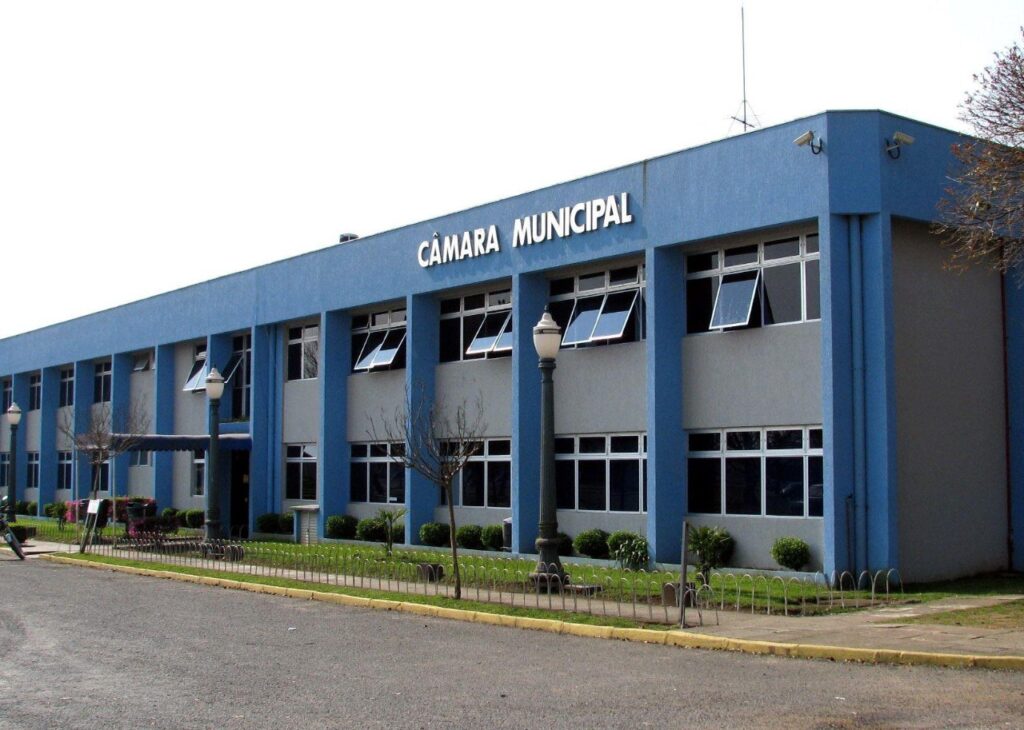 CAMARA-DE-ARAUCARIA