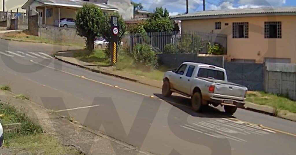 CAMINHONETE-ATROPELA