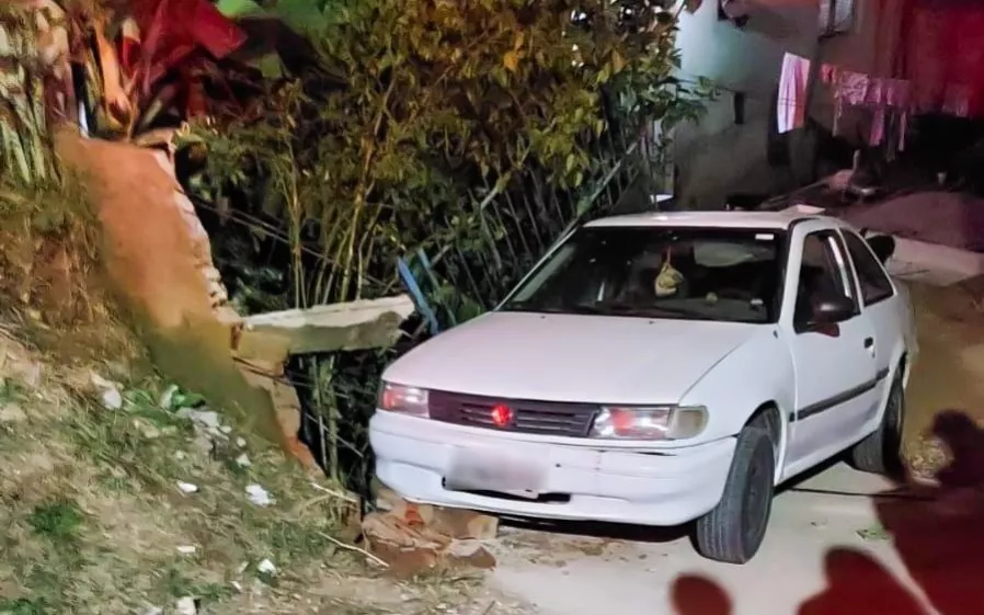 CARRO-MULHER-PRESA CARRO-MULHER-PRESA