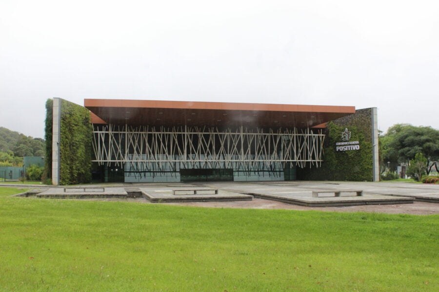 CENTRO-DE-EVENTOS-POSITIVO-scaled-e1638908656991