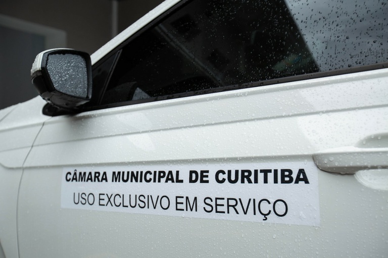 Camara-de-Curitiba-adota-identificacao-dos-veiculos-oficiais