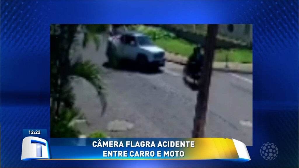 Camera-de-seguranca-flagra-acidente-entre-um-Jeep-e-uma-moto