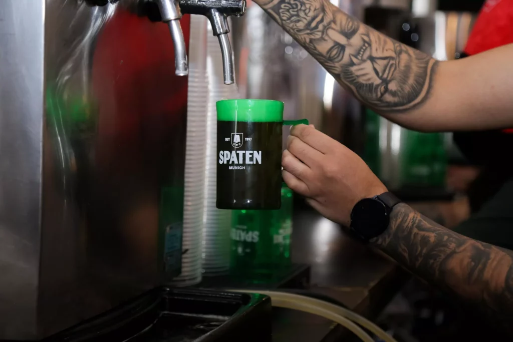 Chope-artesanal-nao-vai-faltar-no-Thunderstruck-Ed.-Saint-Patricks-Day-Cred-Carolina-Costa-scaled Chope-artesanal-nao-vai-faltar-no-Thunderstruck-Ed.-Saint-Patricks-Day-Cred-Carolina-Costa-scaled