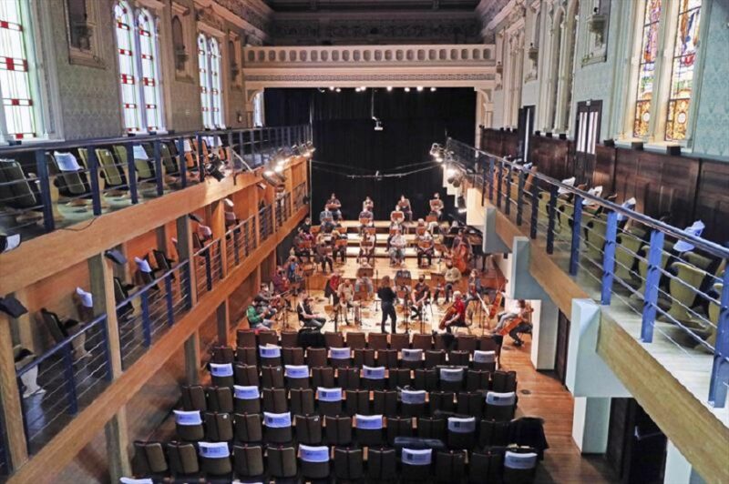 Com-adaptacoes-e-protocolos-coro-e-orquestra-da-Camerata-voltam-ao-palco-e1632325458600