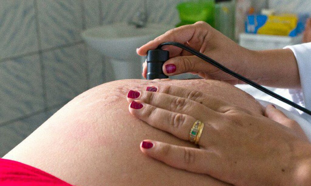 Deputados-voltam-a-debater-presenca-de-doulas-em-maternidades-do-Parana