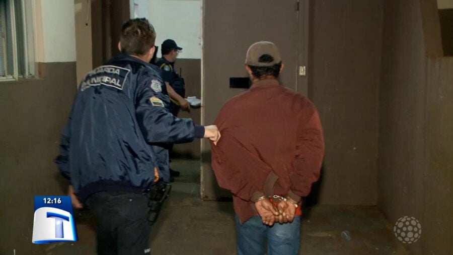 Dupla-e-levada-para-a-delegacia-depois-de-furtar-pizzaria.00_01_12_16.Quadro001-e1628541043259