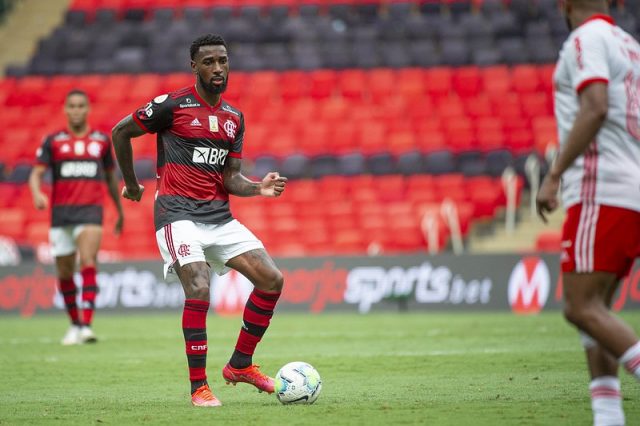 Gerson-em-acao-pelo-Flamengo-durante-a-partida-contra-o-Internacional-no-Campeonato-Brasileiro-de-2020-640×426-1
