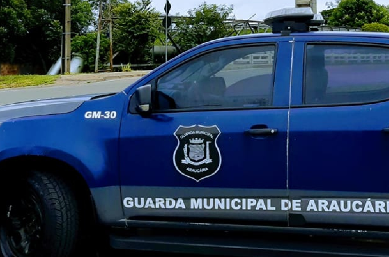 Homem-e-executado-a-tiros-dentro-de-carro-de-luxo-na-RMC