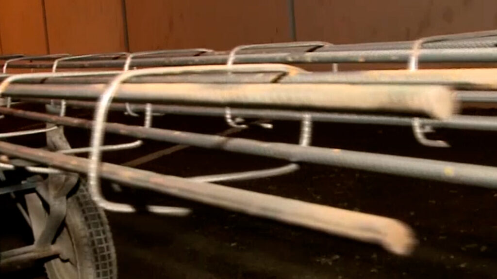 Homem-e-preso-depois-de-furtar-barras-de-ferro.00_01_40_01.Quadro001