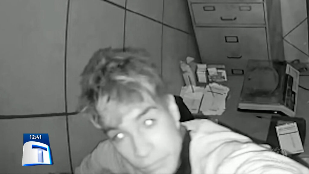Homem-invade-escritorio-e-e-filmado-por-camera-de-seguranca-no-bairro-Morumbi-3