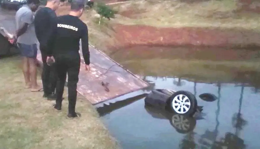 Homem-morre-afogado-apos-carro-cair-em-acude-duran-00564386-0-202112191903-1