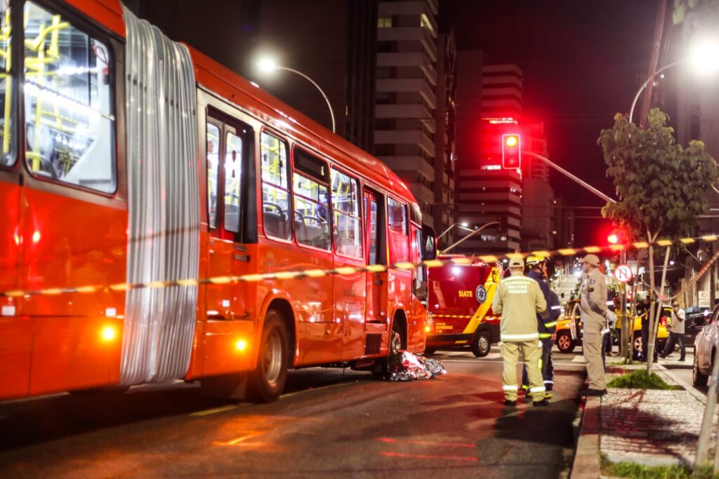 Idoso-tenta-atravessar-canaleta-fora-da-faixa-e-morre-atropelado