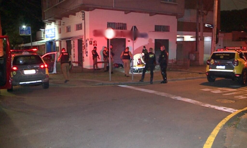 Ladrao-e-esfaqueado-apos-roubar-clinica-no-bairro-Alto-da-XV-em-Curitiba Ladrao e esfaqueado apos roubar clínica no bairro Alto da XV em Curitiba