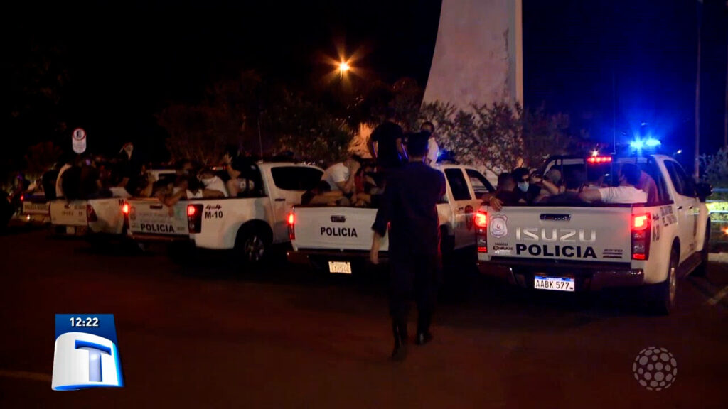 Mais-de-100-brasileiros-sao-detidos-em-festa-no-Paraguai- Mais-de-100-brasileiros-sao-detidos-em-festa-no-Paraguai-