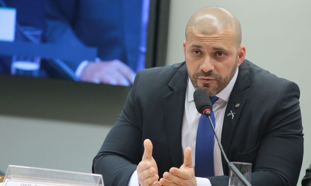 Ministro-do-STF-ordena-que-deputado-volte-a-usar-tornozeleira