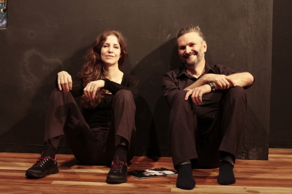 OLGA-NENEVE-E-EDUARDO-GIACOMINI-FUNDADORES-DO-GRUPO-OBRAGEM-FOTO-ELENIZE-DEZGENISKI OLGA-NENEVE-E-EDUARDO-GIACOMINI-FUNDADORES-DO-GRUPO-OBRAGEM-FOTO-ELENIZE-DEZGENISKI