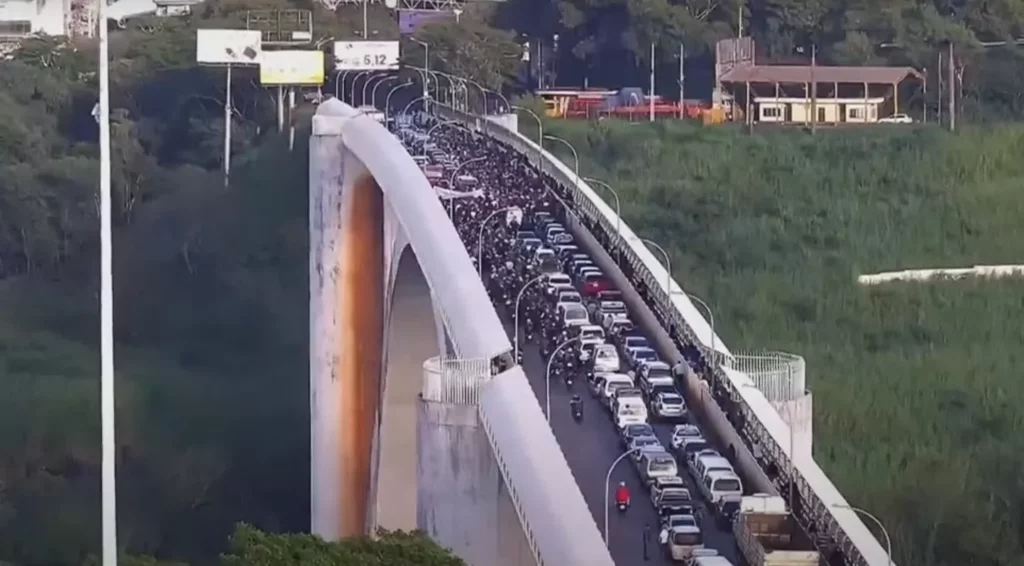 PONTE-AMIZADE-MANIFESTACAO-ITAIPU