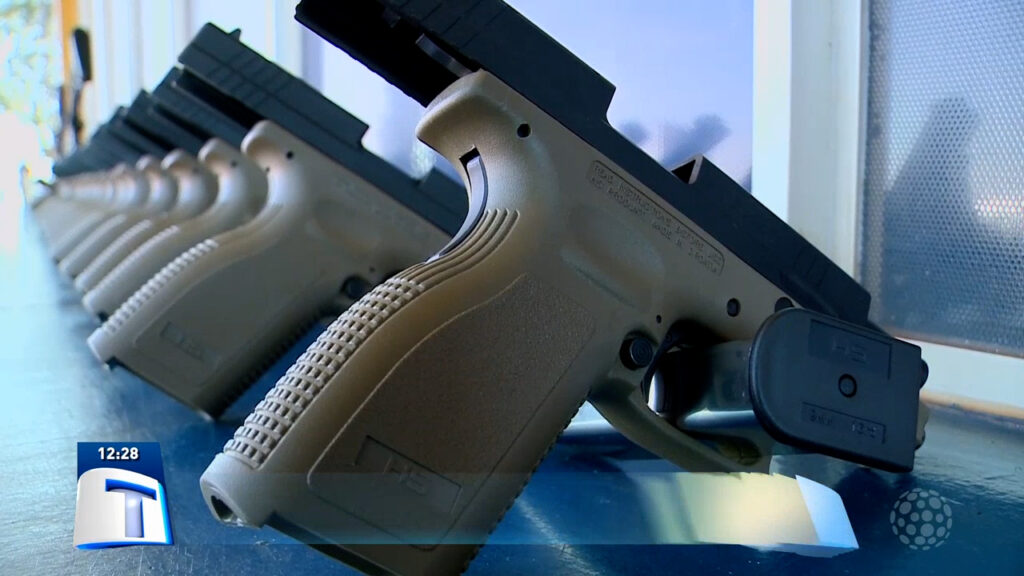 PRF-faz-abordagem-e-encontra-mais-de-30-pistolas-com-um-homem-de-52-anos- PRF-faz-abordagem-e-encontra-mais-de-30-pistolas-com-um-homem-de-52-anos-