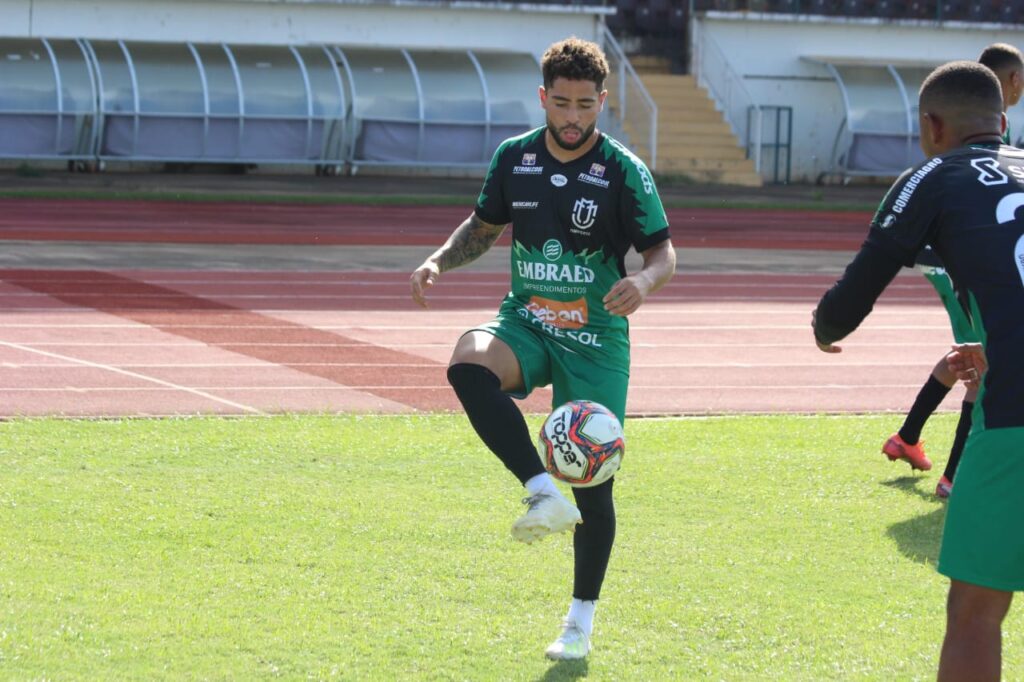 Paulinho-no-treinamento Paulinho-no-treinamento