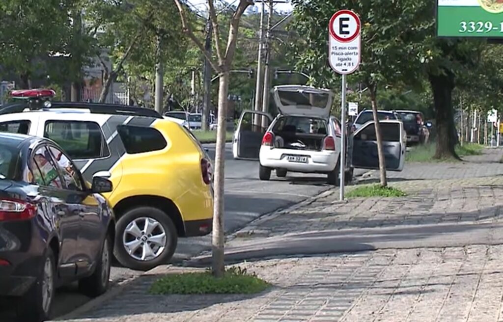 Policia-encontra-bombas-caseiras-dentro-de-carro-antes-de-Athletiba