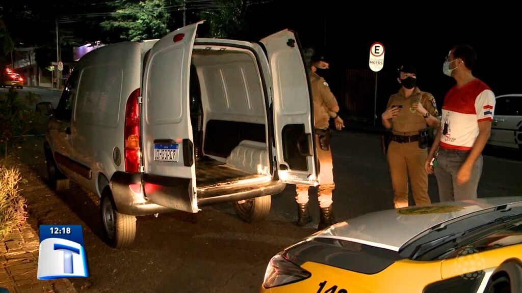 Policia-militar-de-Foz-recupera-carro-roubado-em-Florianopolis-