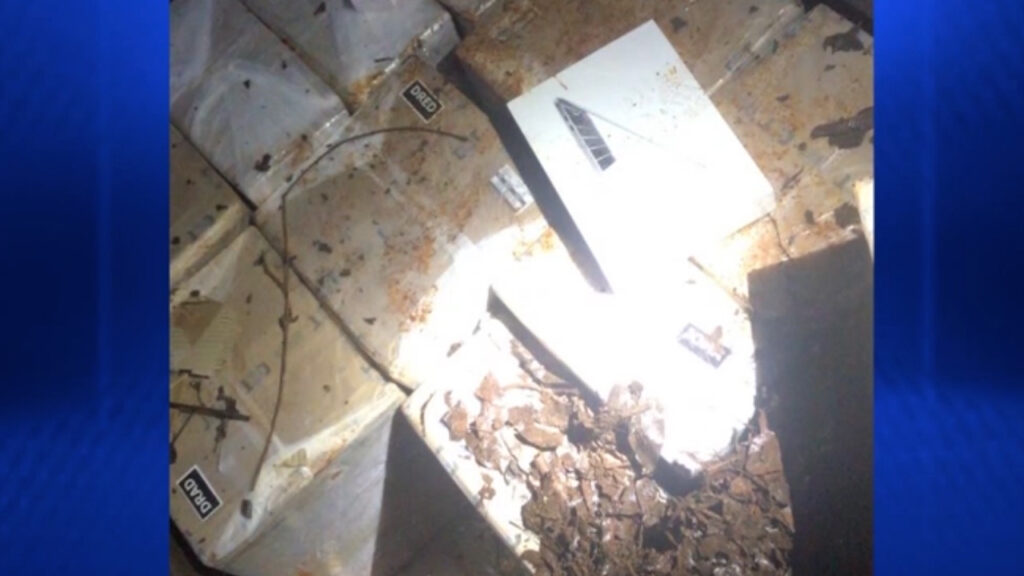 Policiais-apreendem-caminhonete-e-eletronicos-contrabandeados.00_01_17_22.Quadro001