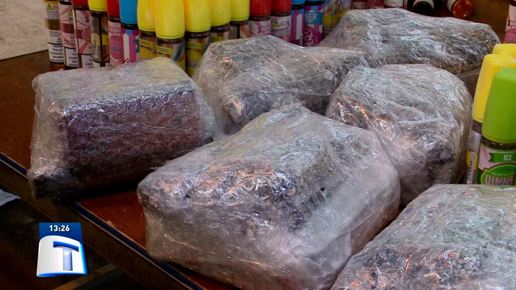 Receita-federal-apreende-mais-de-80-mil-reais-em-produtos-contrabandeados- Receita-federal-apreende-mais-de-80-mil-reais-em-produtos-contrabandeados-