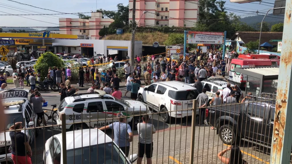 URGENTE-tragedia-em-creche-de-Blumenau Homem invade creche e mata quatro crianças