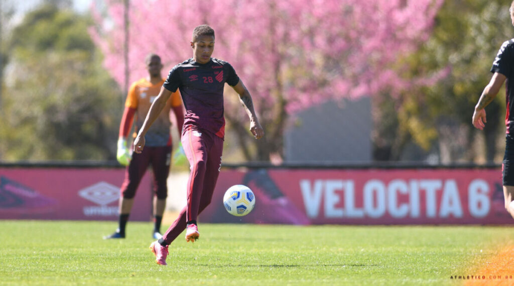 Vitinho_Athletico_02-08-2021_Foto_GustavoOliveira_2880x1600_02-scaled-e1628025824992