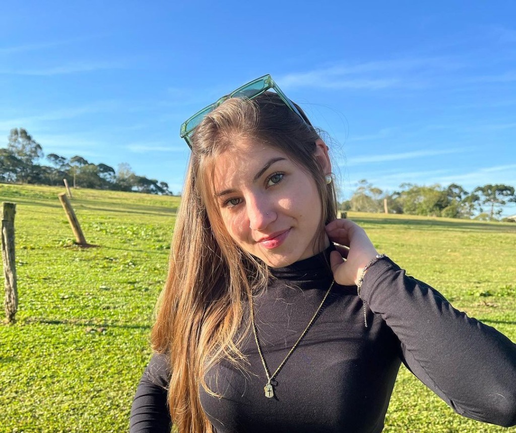 WhatsApp-Image-2023-01-04-at-9.53.19-AM isabelle juck
