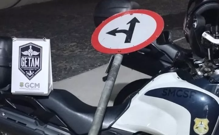 homem-rouba-placa-ponta-grossa