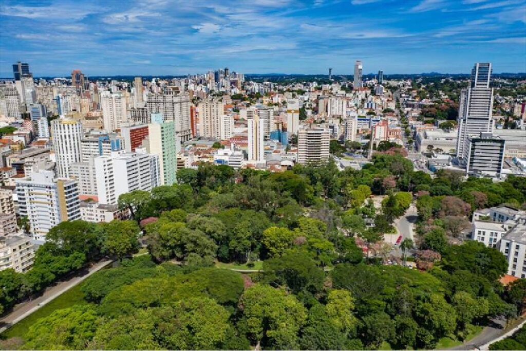 abre-e-fecha-curitiba-feriado-pascoa