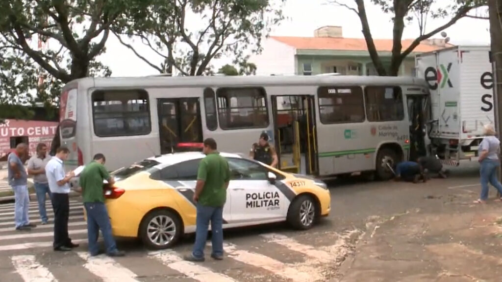 acidente-caminhao-onibus-maringa acidente-caminhao-onibus-maringa