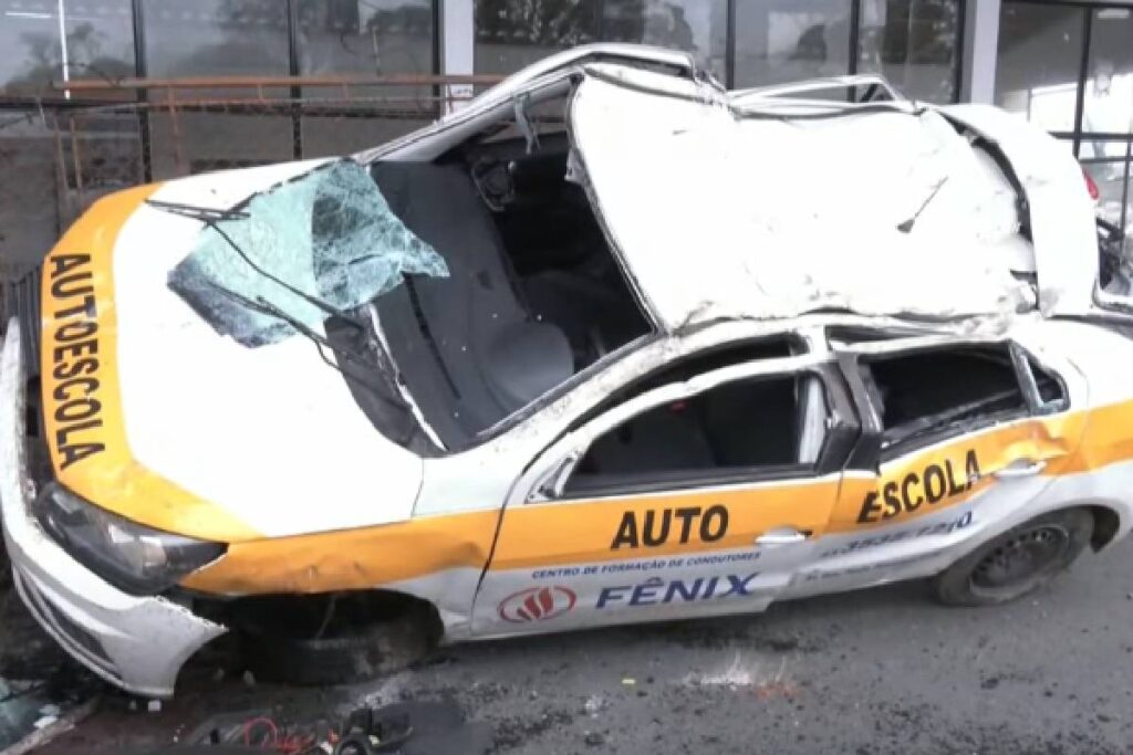 acidente-carro-autoescola acidente-carro-autoescola